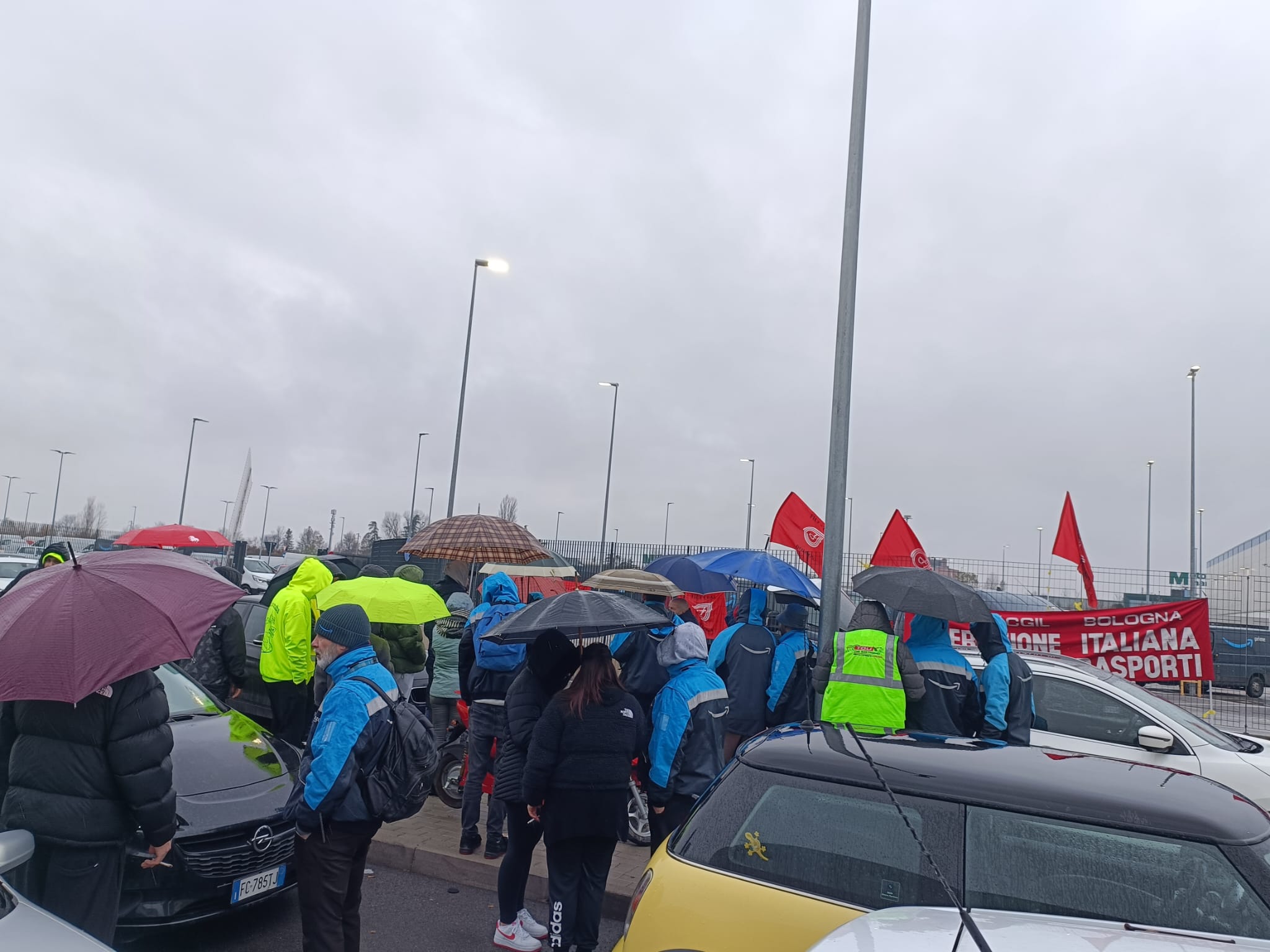 Autisti in appalto Amazon:  sospensione cautelare per non avere caricato tutti i pacchi sul furgone