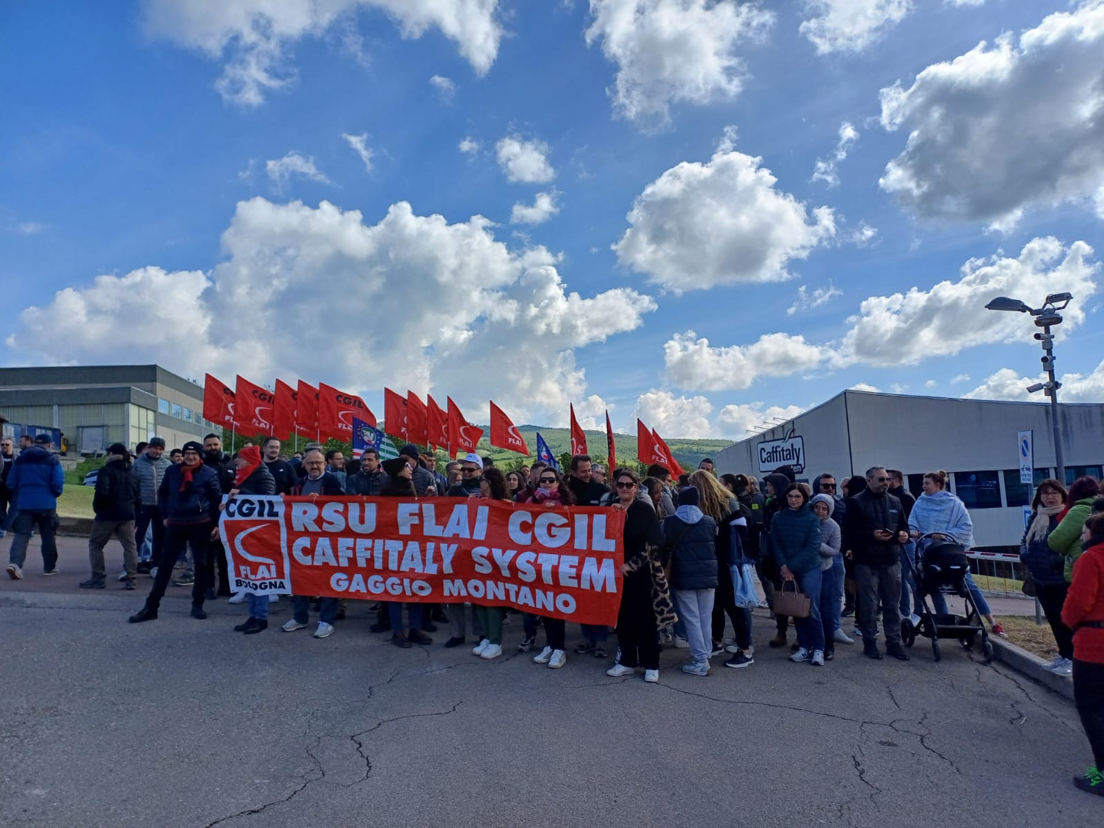 L’ASSEMBLEA DEI LAVORATORI DI CAFFITALY APPROVA L’ACCORDO INDUSTRIALE E IL PIANO DI GESTIONE DELLA CRISI: cronaca di un anno vissuto pericolosamente