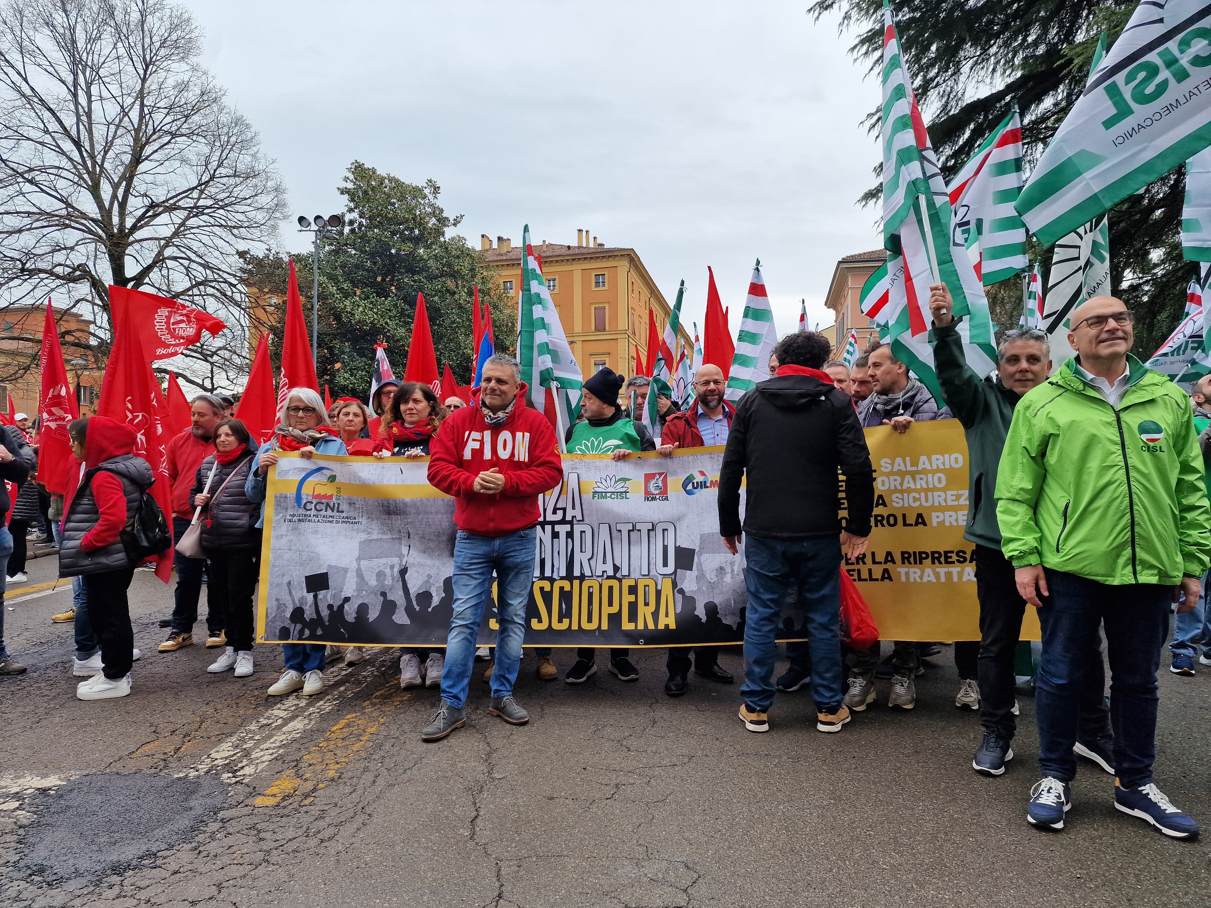 Fabbriche vuote e piazza piena per la mobilitazione per il Rinnovo dei CCNL dell’Industria