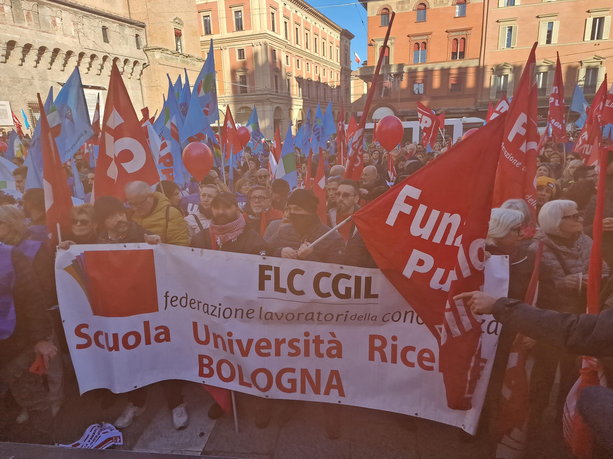 Fuori la guerra dalle università. La FLC sostiene la scelta del dipartimento di filosofia. Soldi alla conoscenza, al CCNL e non al riarmo